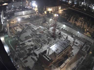 Obraz zarejestrowany przez kamerę, która przez 24 h/dobe monitoruje postępy budowy